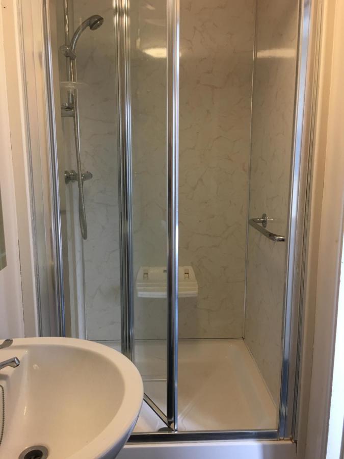 Grove Farm B&B Леминстер Экстерьер фото